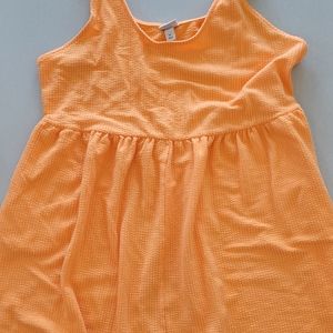 Just in time for the fall or Halloween, a soft dress with pockets